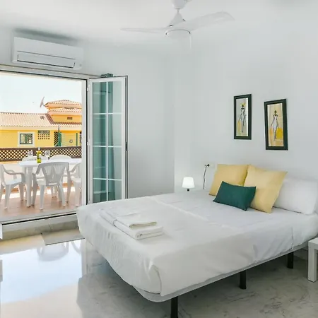 アパート Lovely Spacious ベナルマデナ