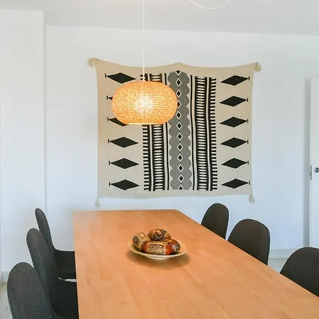 Lovely Spacious アパート *