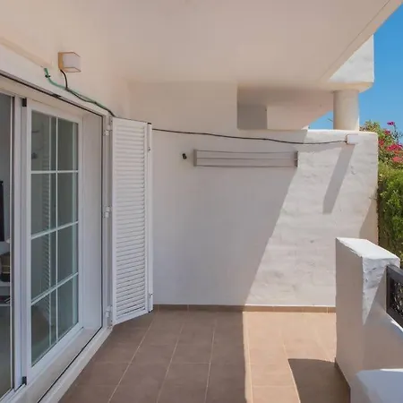 Lovely Spacious アパート *