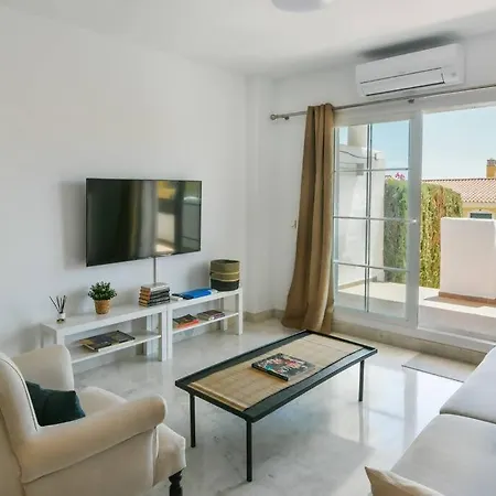 Lovely Spacious アパート ベナルマデナ